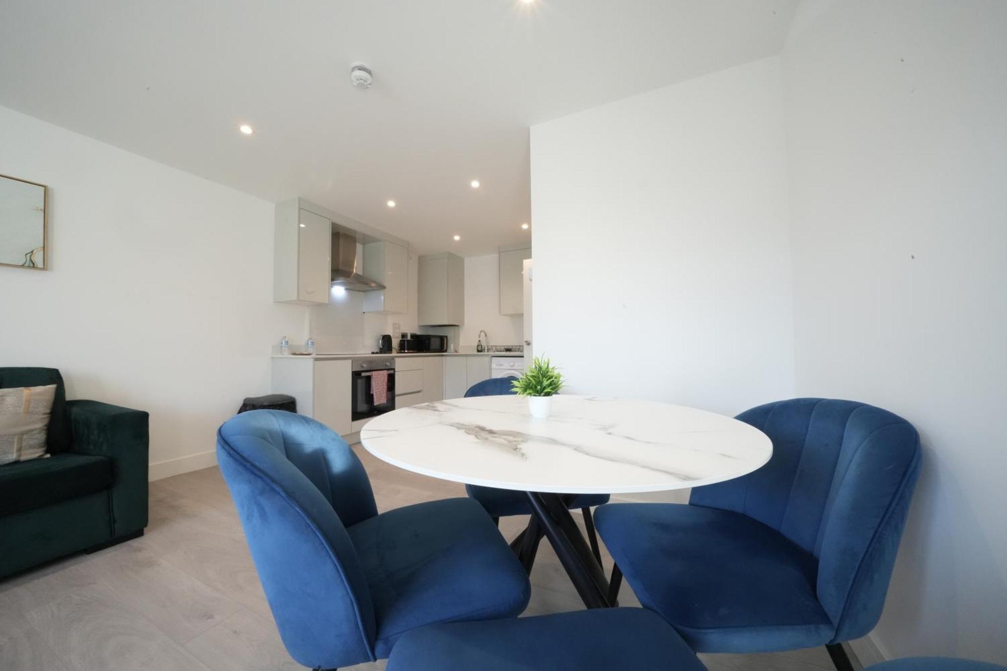 10 Min Drive To Airport - Free Parking - 15 Min Bus Ride - Ev Charge Available Apartment Stanwell Luaran gambar