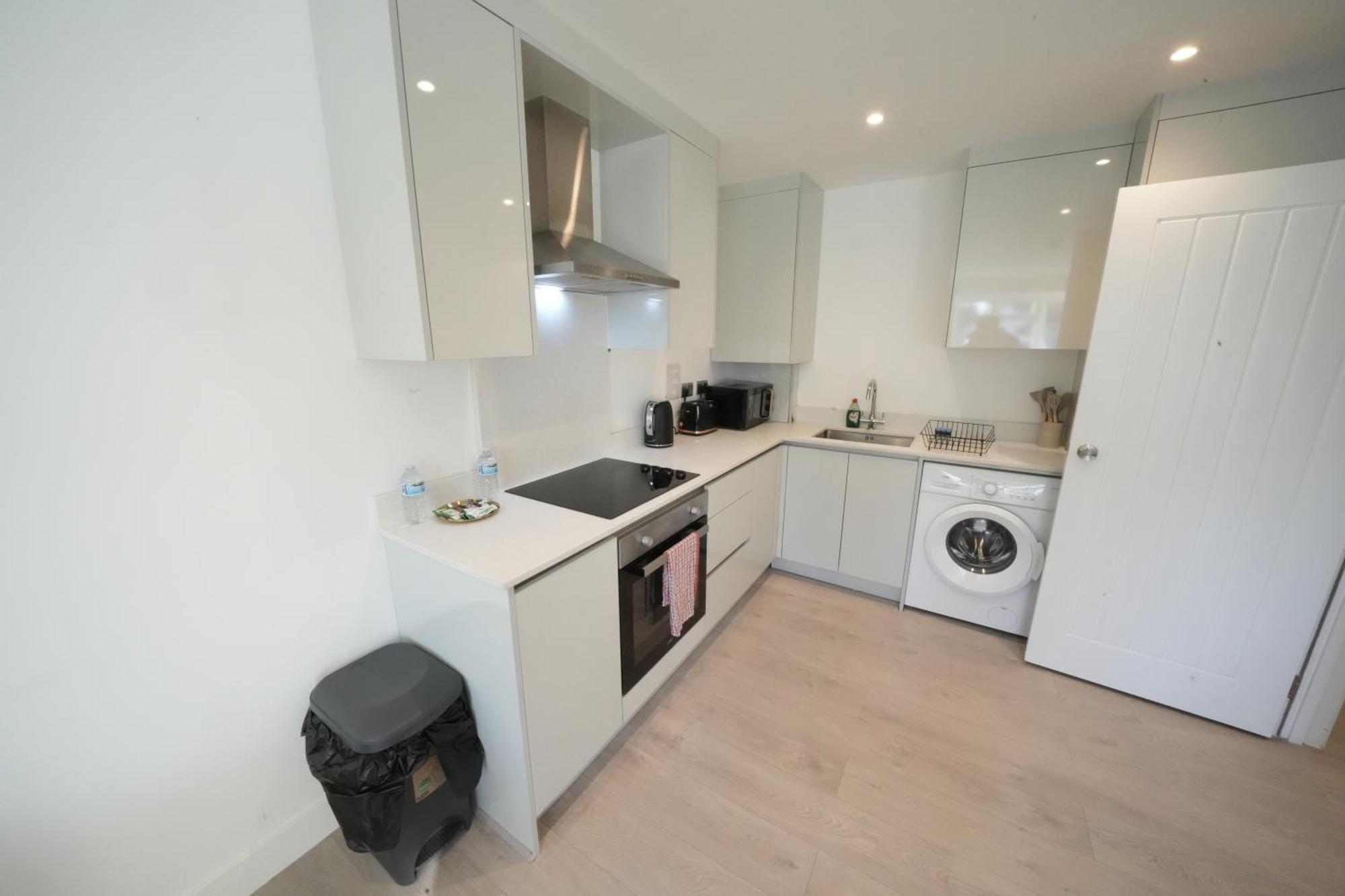 10 Min Drive To Airport - Free Parking - 15 Min Bus Ride - Ev Charge Available Apartment Stanwell Luaran gambar