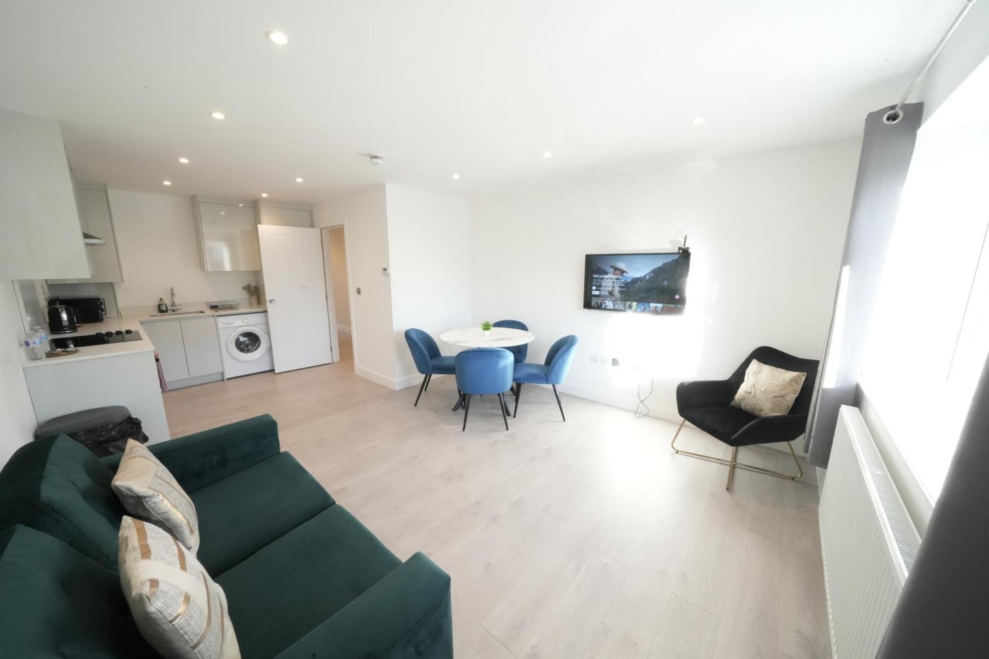 10 Min Drive To Airport - Free Parking - 15 Min Bus Ride - Ev Charge Available Apartment Stanwell Luaran gambar