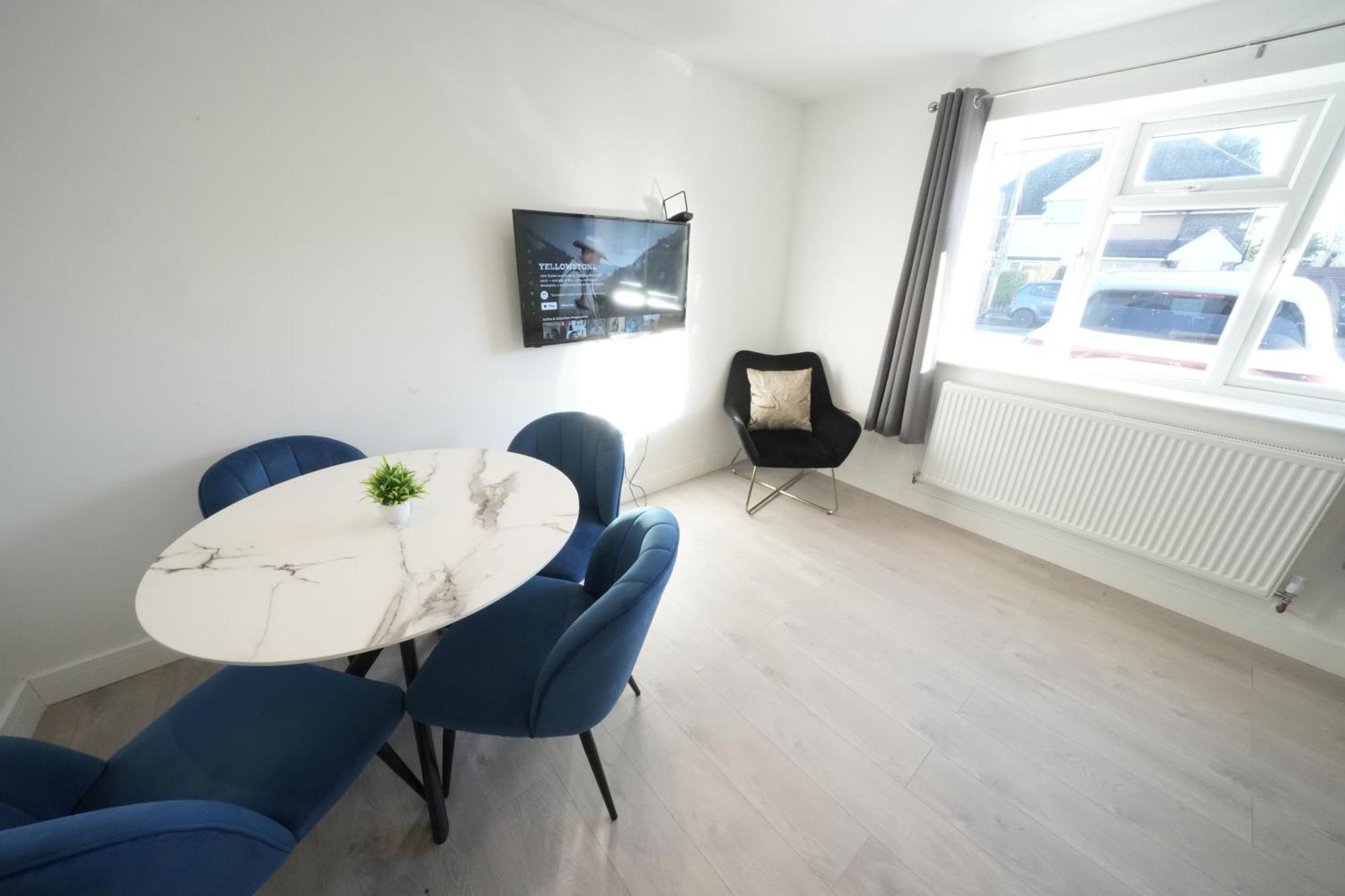 10 Min Drive To Airport - Free Parking - 15 Min Bus Ride - Ev Charge Available Apartment Stanwell Luaran gambar