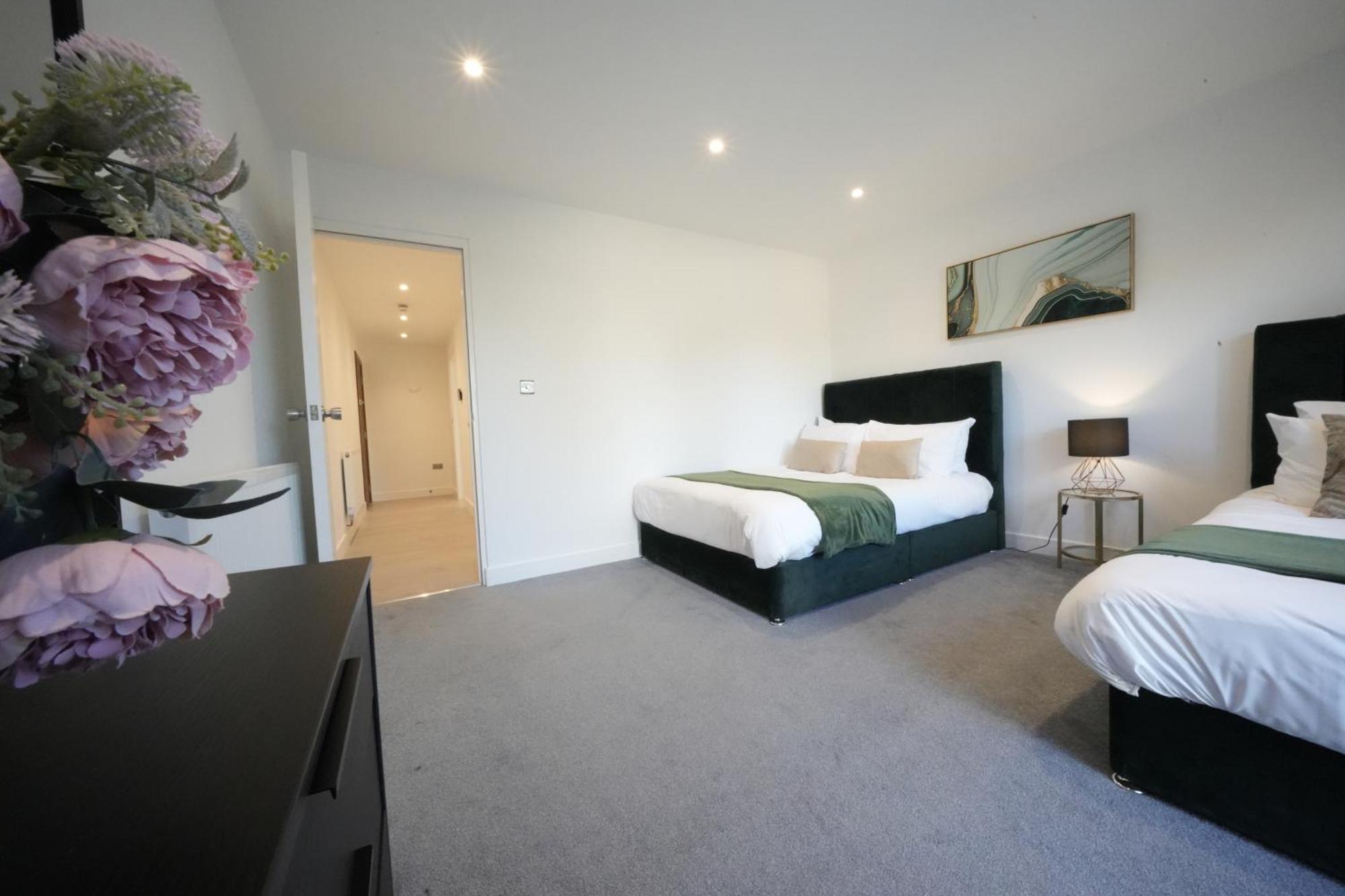 10 Min Drive To Airport - Free Parking - 15 Min Bus Ride - Ev Charge Available Apartment Stanwell Luaran gambar