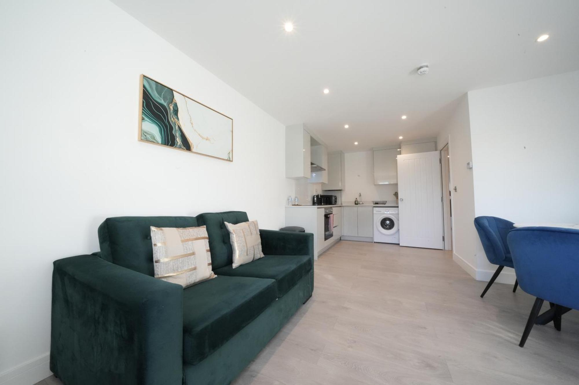 10 Min Drive To Airport - Free Parking - 15 Min Bus Ride - Ev Charge Available Apartment Stanwell Luaran gambar