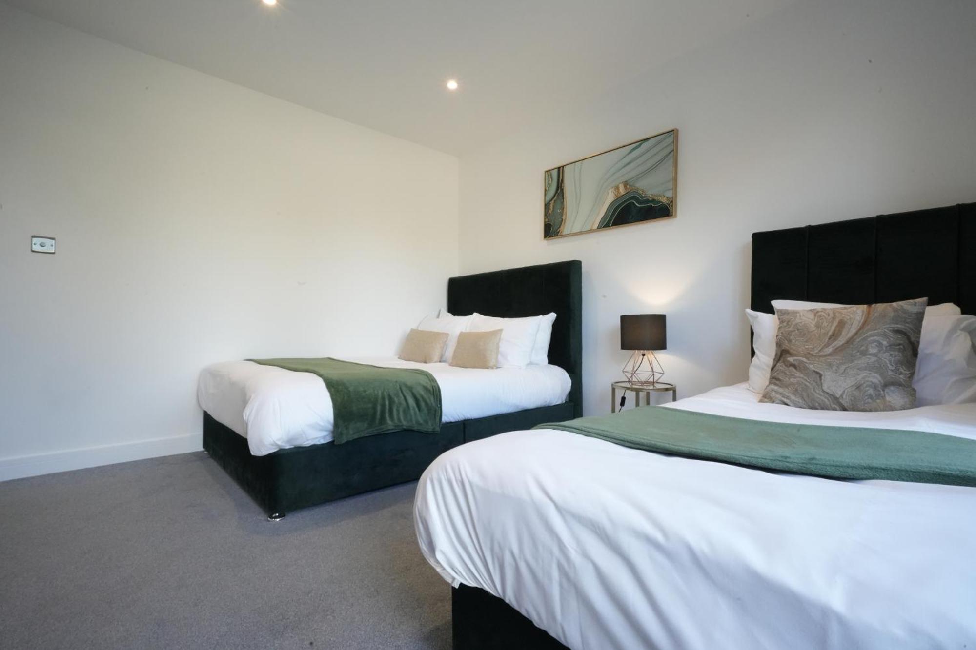 10 Min Drive To Airport - Free Parking - 15 Min Bus Ride - Ev Charge Available Apartment Stanwell Luaran gambar