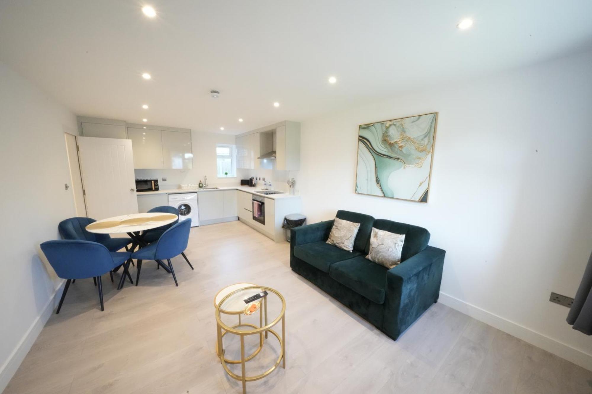 10 Min Drive To Airport - Free Parking - 15 Min Bus Ride - Ev Charge Available Apartment Stanwell Luaran gambar