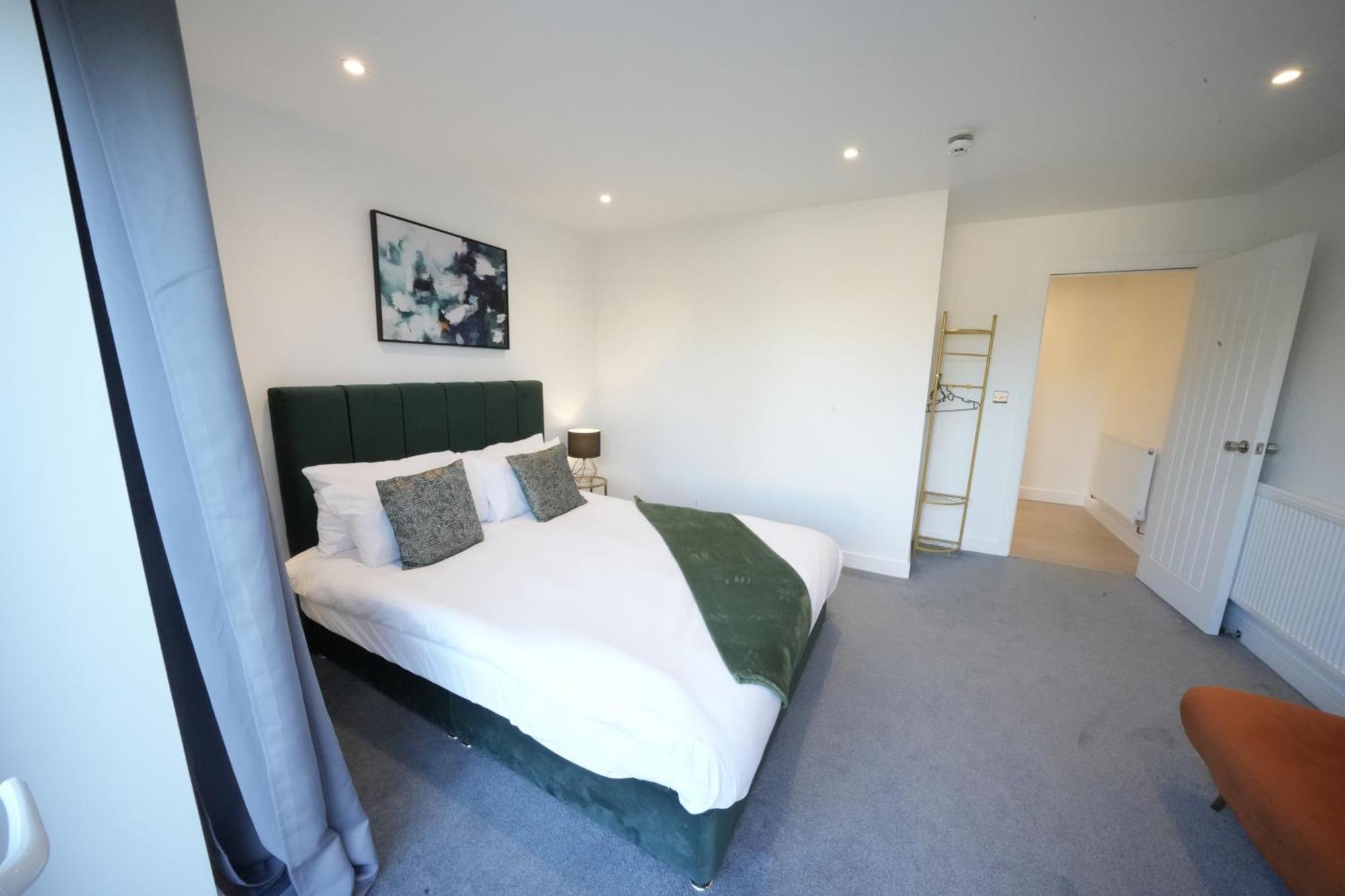 10 Min Drive To Airport - Free Parking - 15 Min Bus Ride - Ev Charge Available Apartment Stanwell Luaran gambar