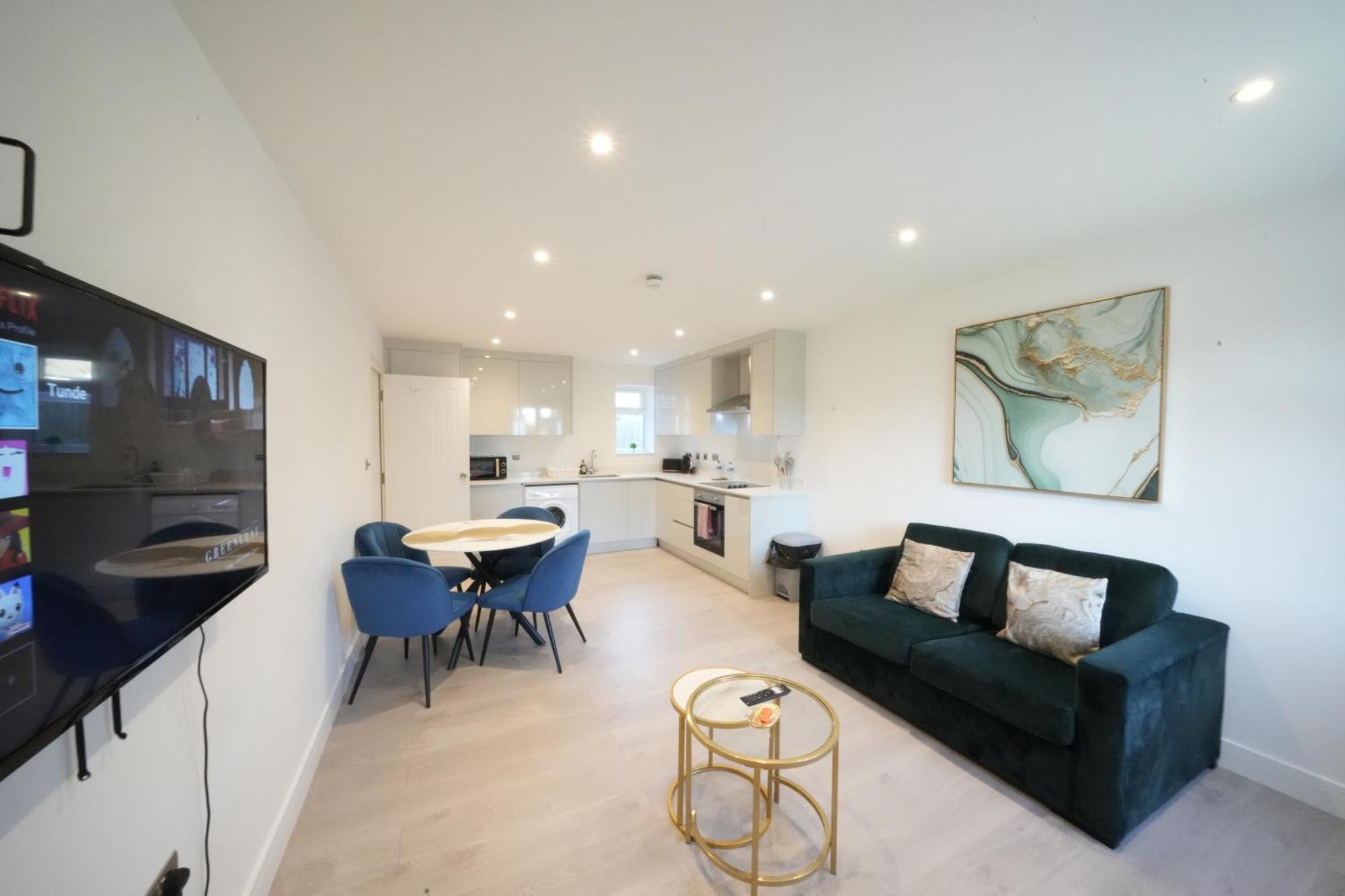 10 Min Drive To Airport - Free Parking - 15 Min Bus Ride - Ev Charge Available Apartment Stanwell Luaran gambar