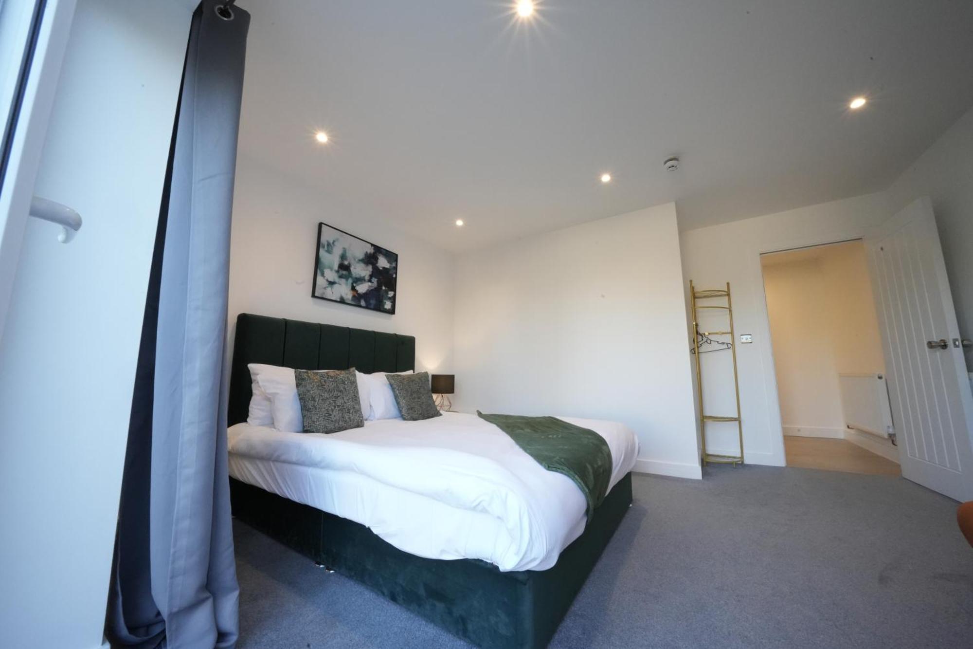 10 Min Drive To Airport - Free Parking - 15 Min Bus Ride - Ev Charge Available Apartment Stanwell Luaran gambar