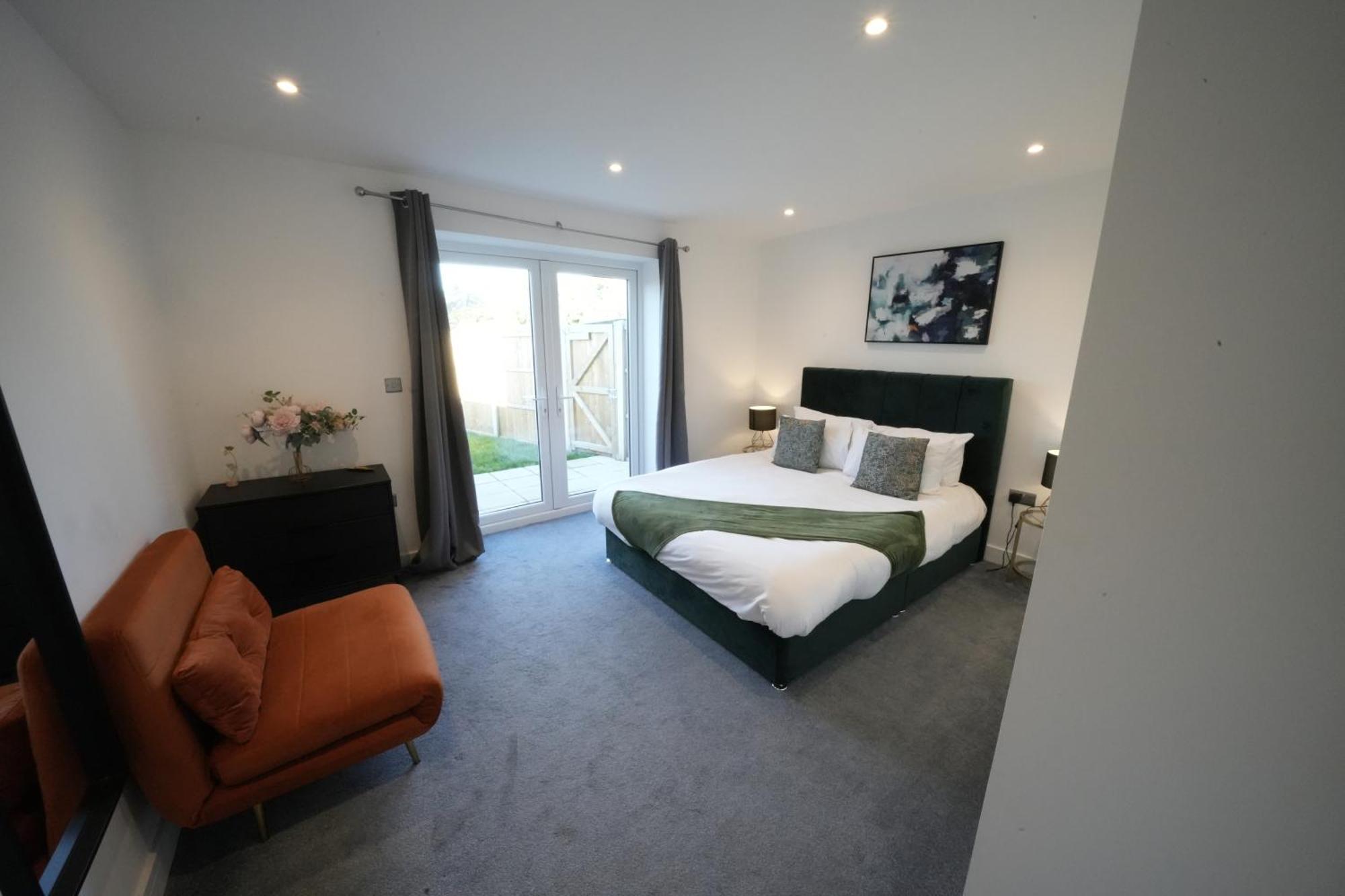 10 Min Drive To Airport - Free Parking - 15 Min Bus Ride - Ev Charge Available Apartment Stanwell Luaran gambar