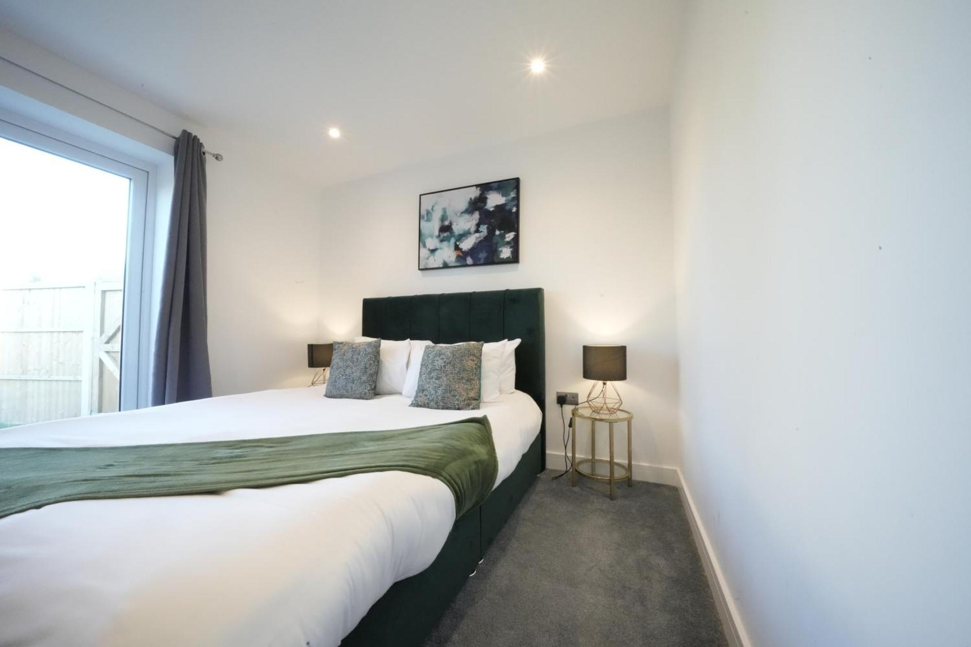 10 Min Drive To Airport - Free Parking - 15 Min Bus Ride - Ev Charge Available Apartment Stanwell Luaran gambar