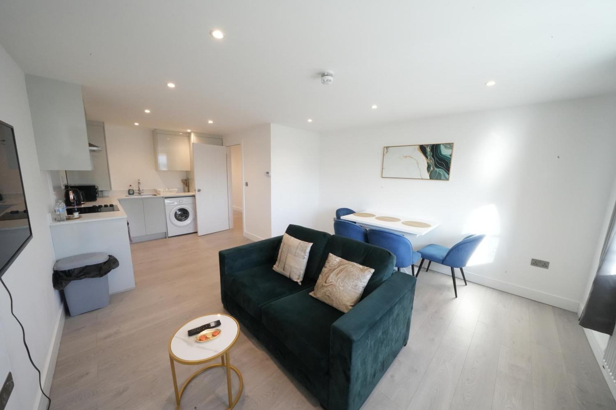 10 Min Drive To Airport - Free Parking - 15 Min Bus Ride - Ev Charge Available Apartment Stanwell Luaran gambar