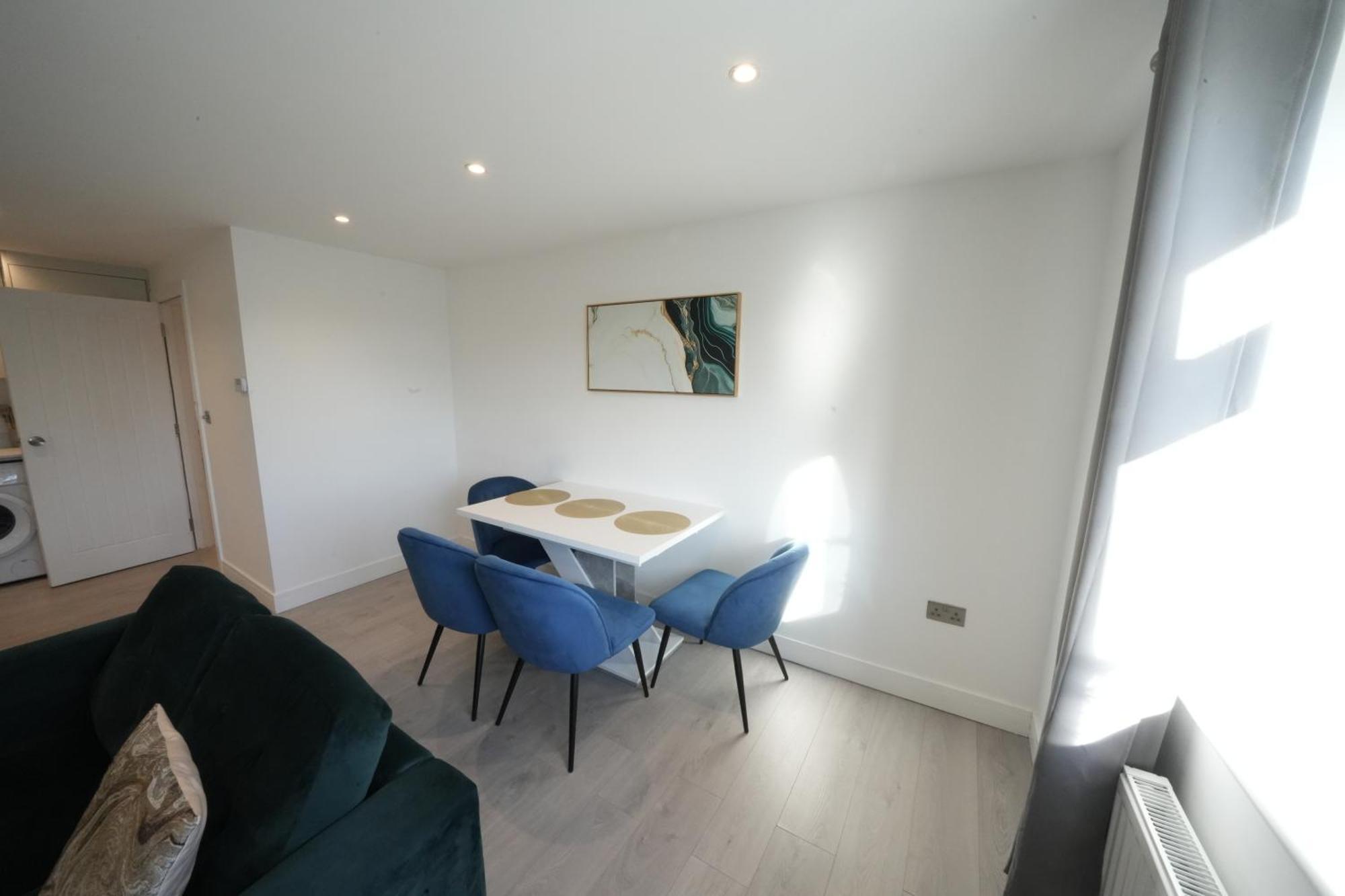 10 Min Drive To Airport - Free Parking - 15 Min Bus Ride - Ev Charge Available Apartment Stanwell Luaran gambar