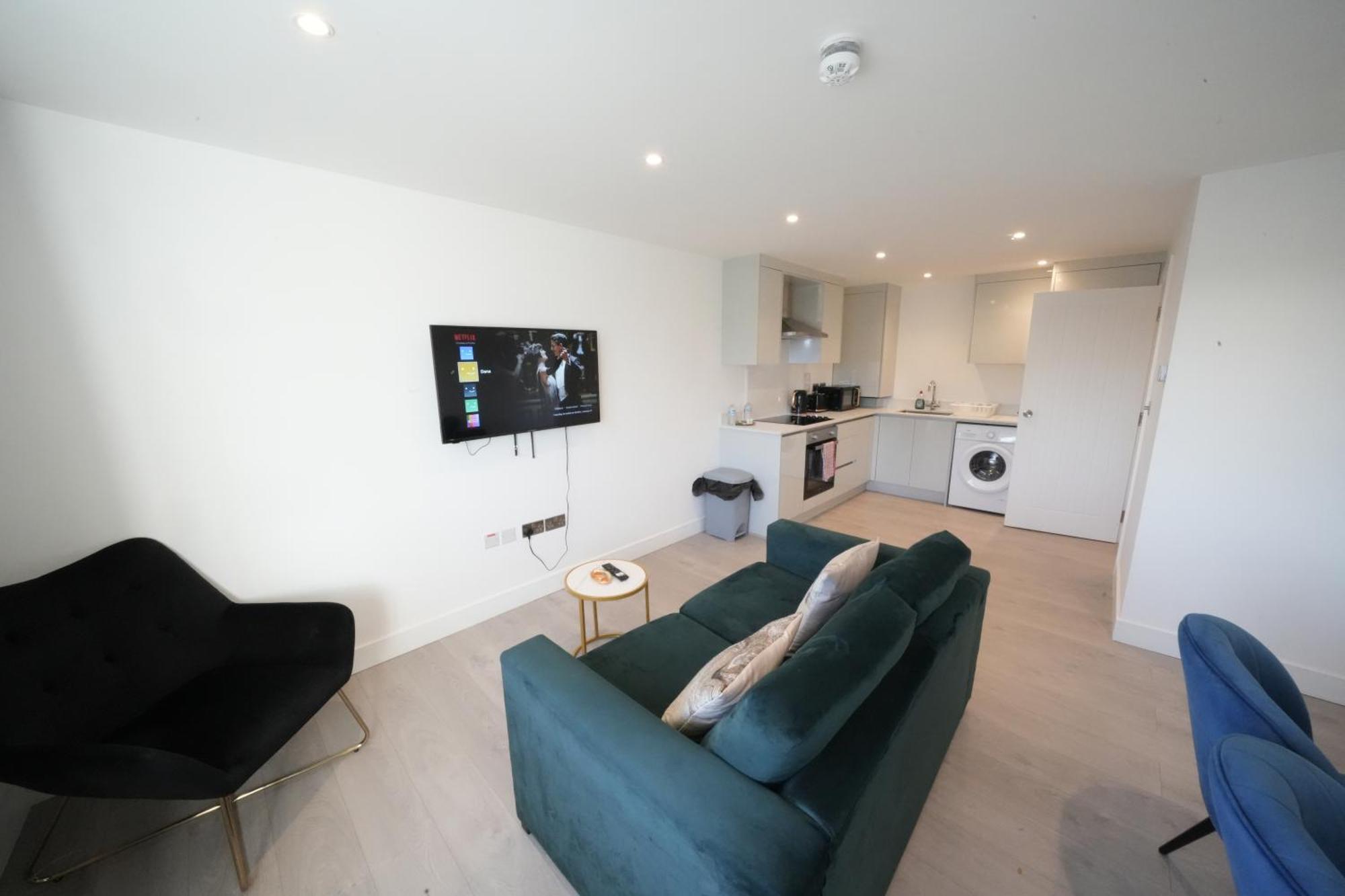 10 Min Drive To Airport - Free Parking - 15 Min Bus Ride - Ev Charge Available Apartment Stanwell Luaran gambar