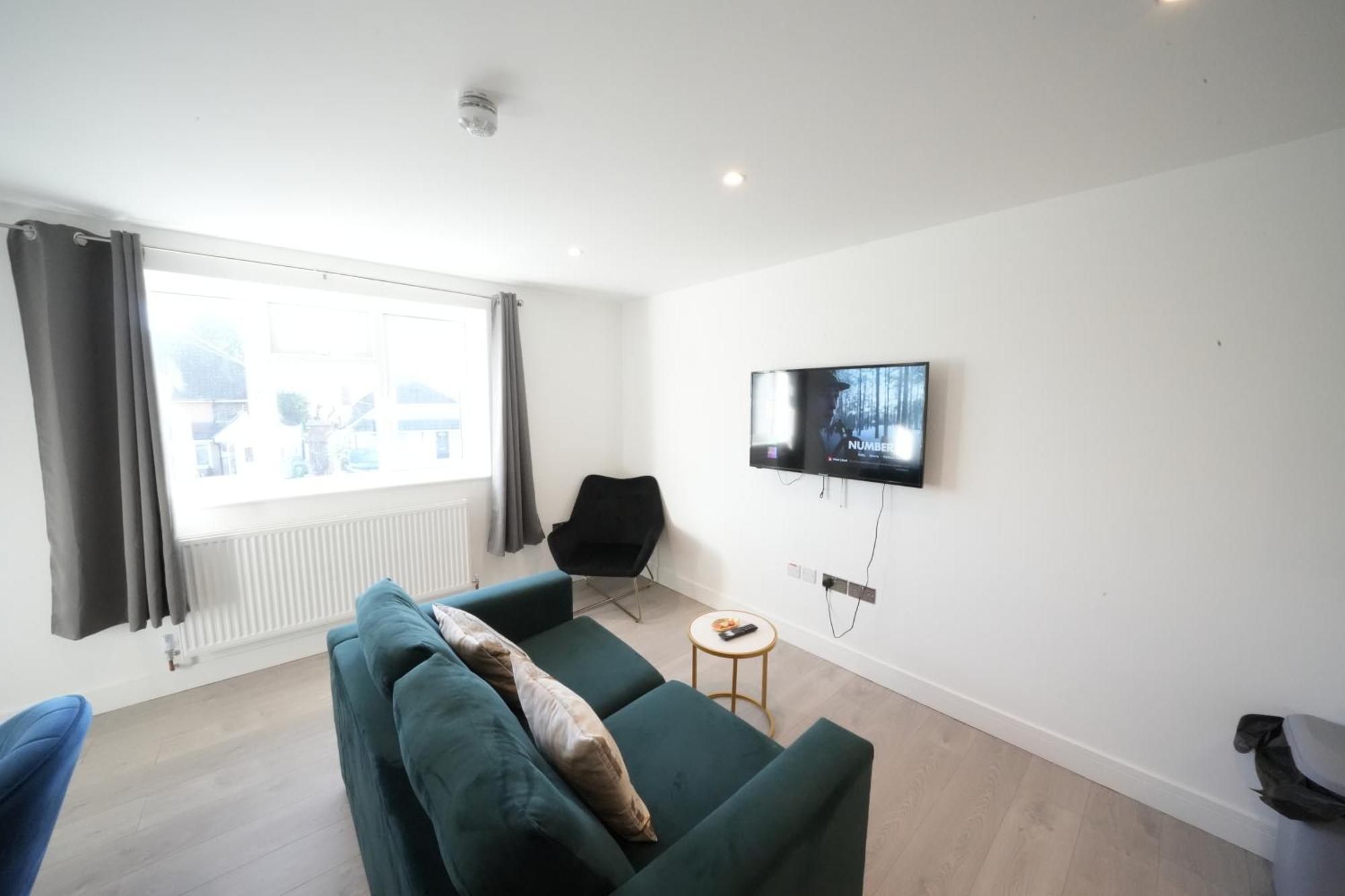 10 Min Drive To Airport - Free Parking - 15 Min Bus Ride - Ev Charge Available Apartment Stanwell Luaran gambar