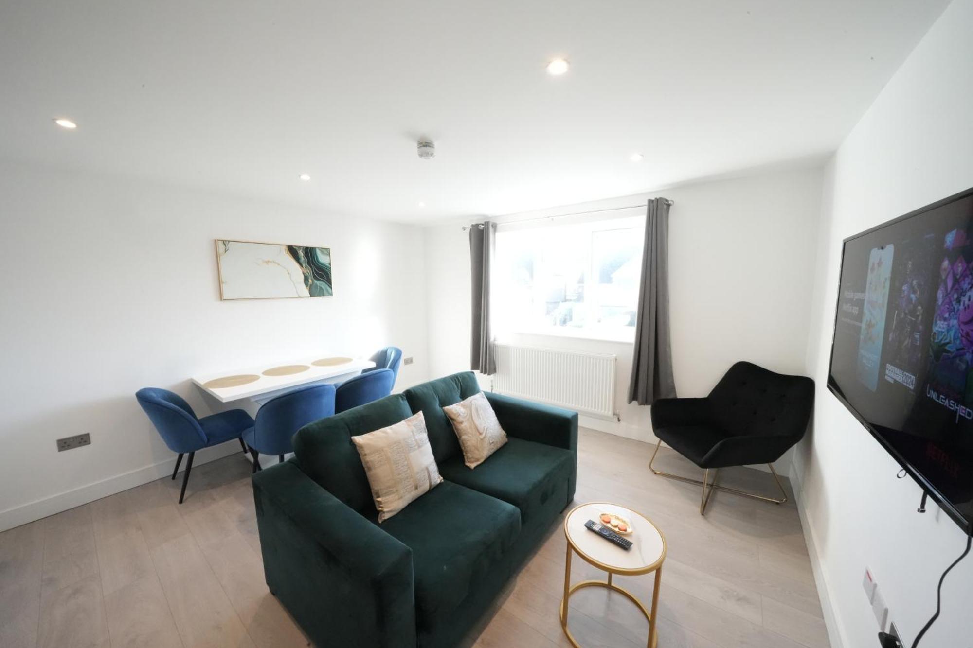 10 Min Drive To Airport - Free Parking - 15 Min Bus Ride - Ev Charge Available Apartment Stanwell Luaran gambar
