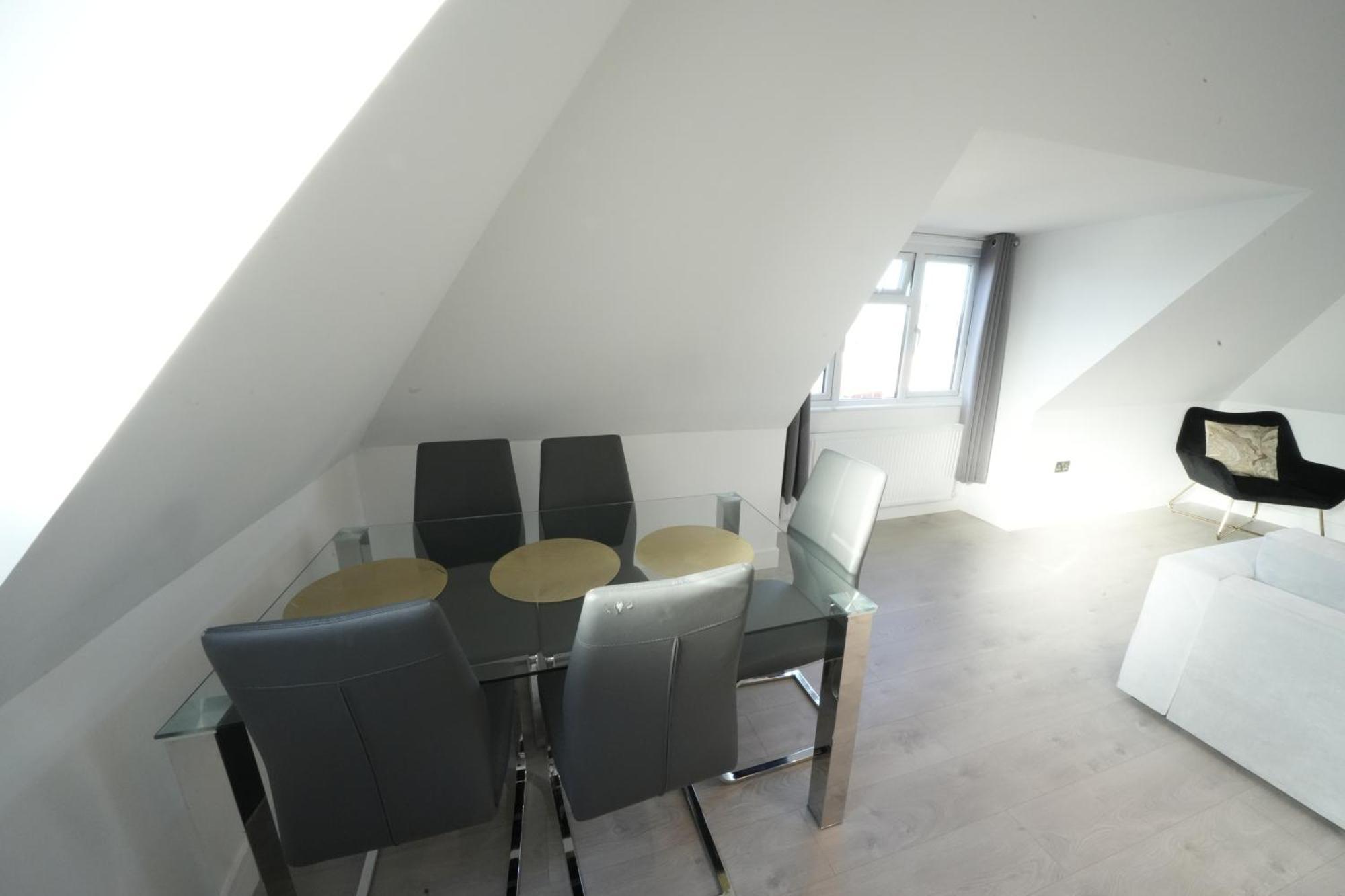 10 Min Drive To Airport - Free Parking - 15 Min Bus Ride - Ev Charge Available Apartment Stanwell Luaran gambar