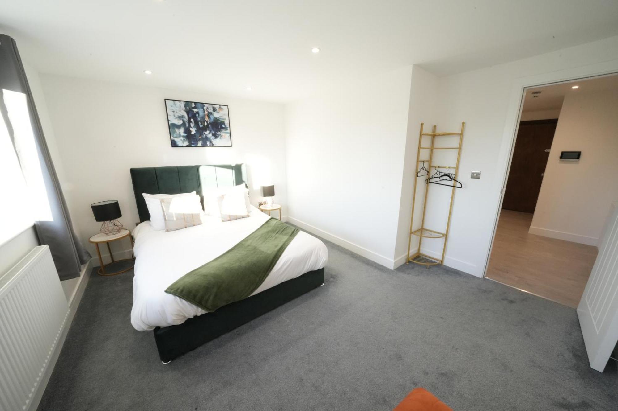 10 Min Drive To Airport - Free Parking - 15 Min Bus Ride - Ev Charge Available Apartment Stanwell Luaran gambar
