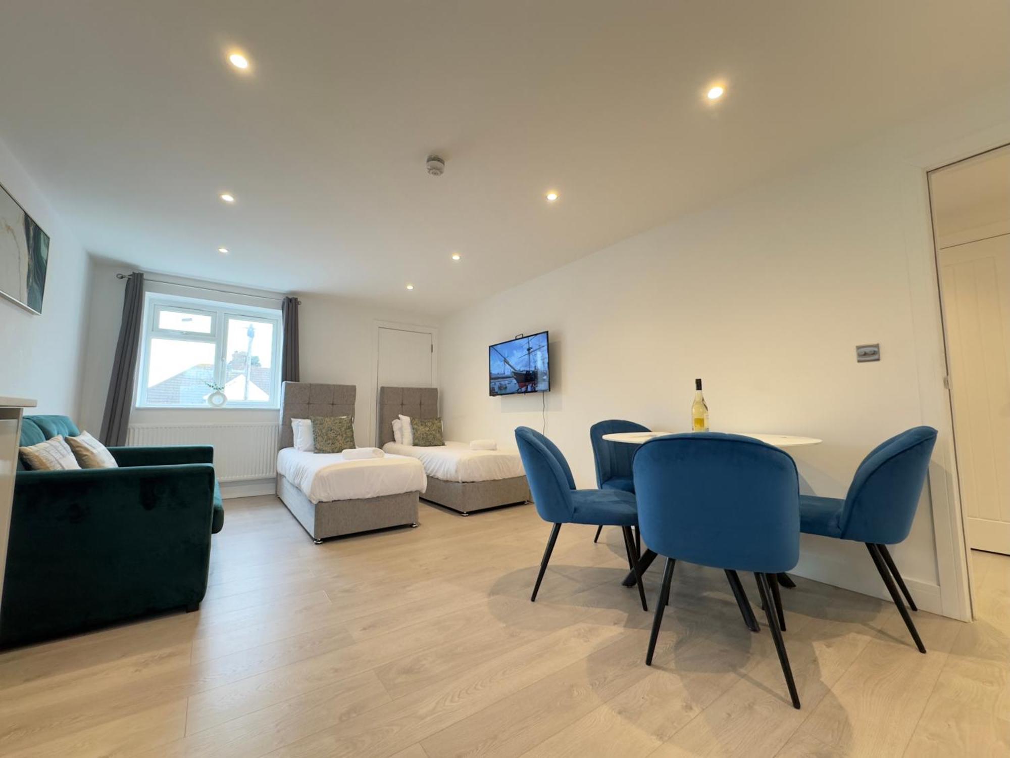 10 Min Drive To Airport - Free Parking - 15 Min Bus Ride - Ev Charge Available Apartment Stanwell Luaran gambar