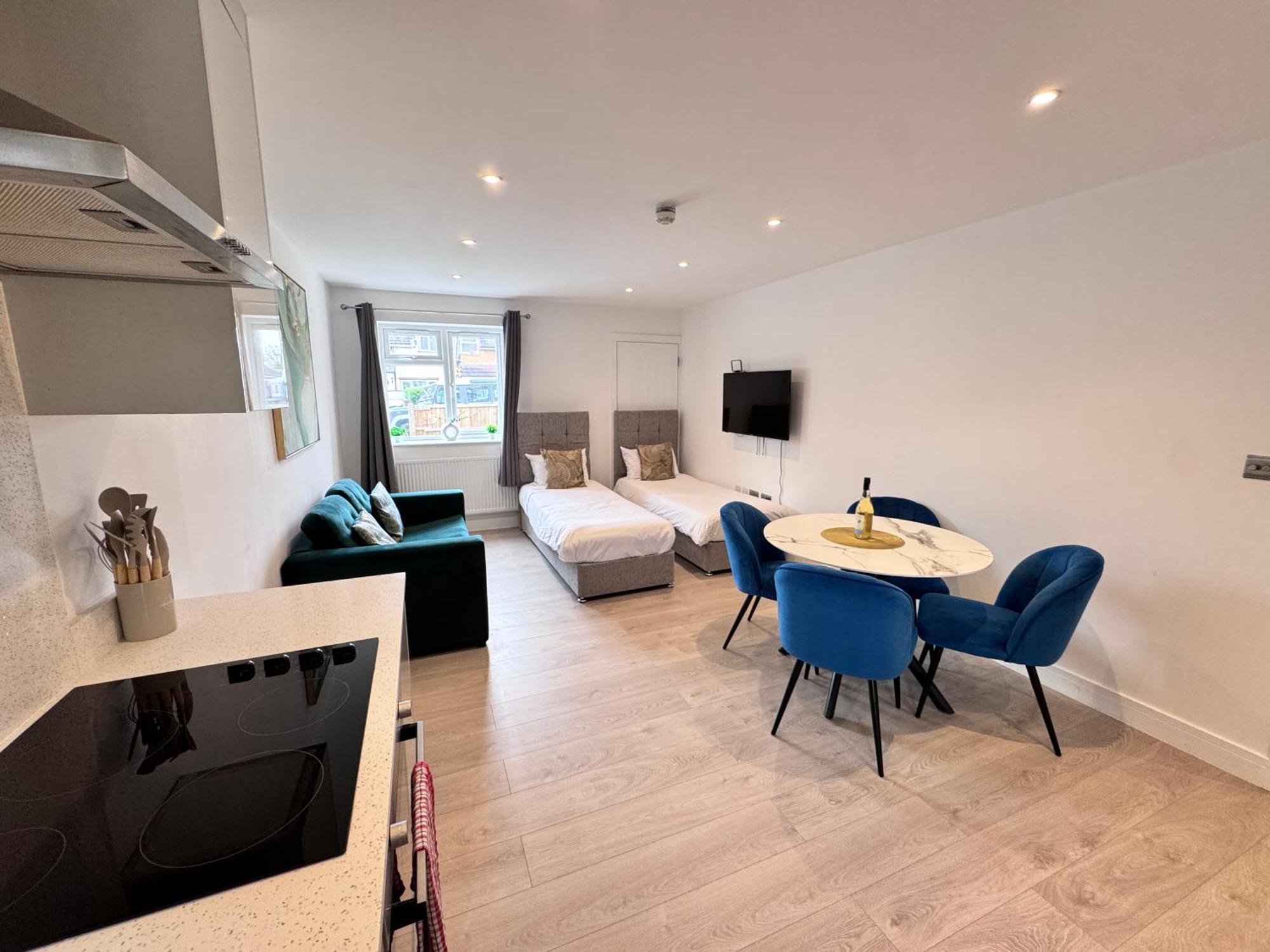 10 Min Drive To Airport - Free Parking - 15 Min Bus Ride - Ev Charge Available Apartment Stanwell Luaran gambar